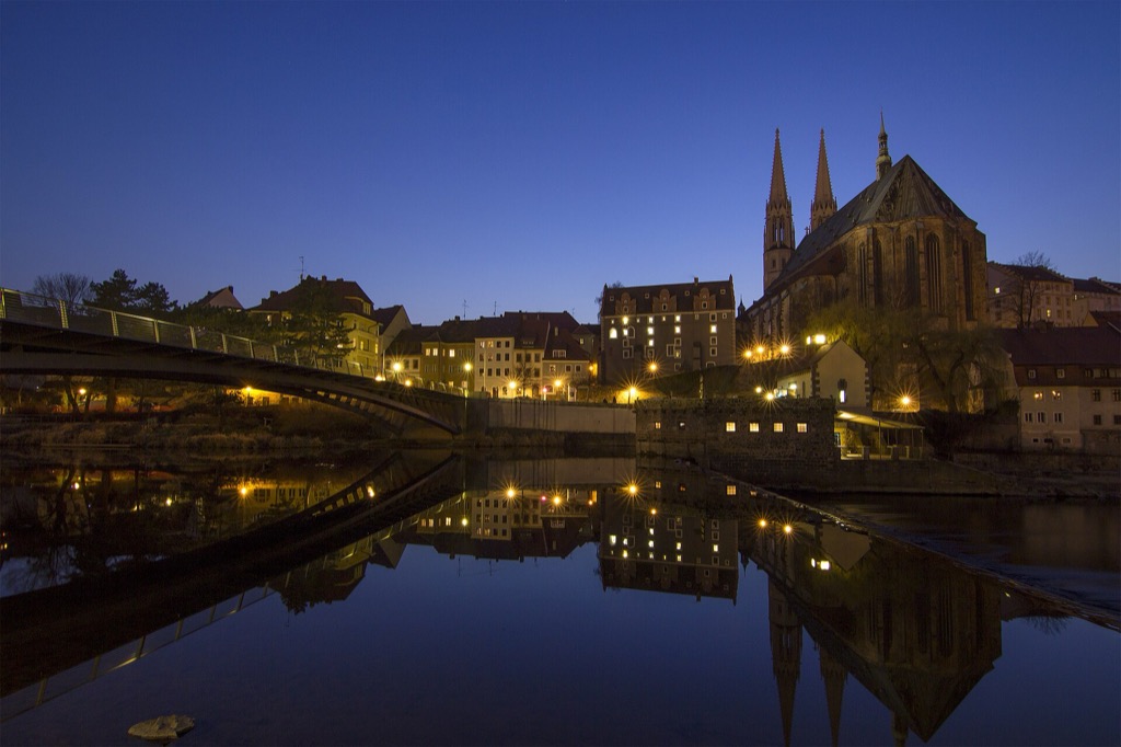 Altstadtbrücke und Peterskirche in Görlitz zur blauen Stunde